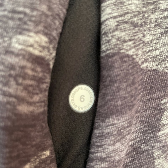Lululemon women’s top - Picture 3 of 5